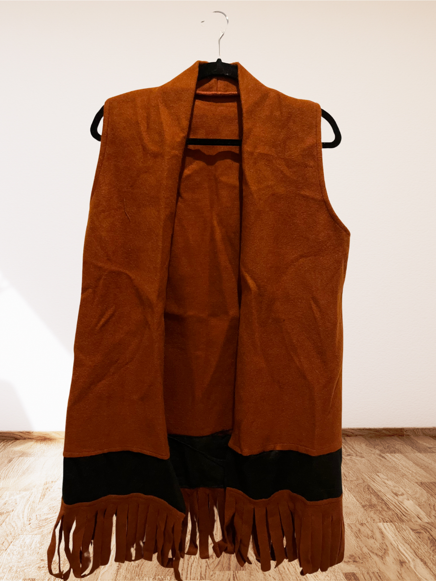 Warm vest with fringes