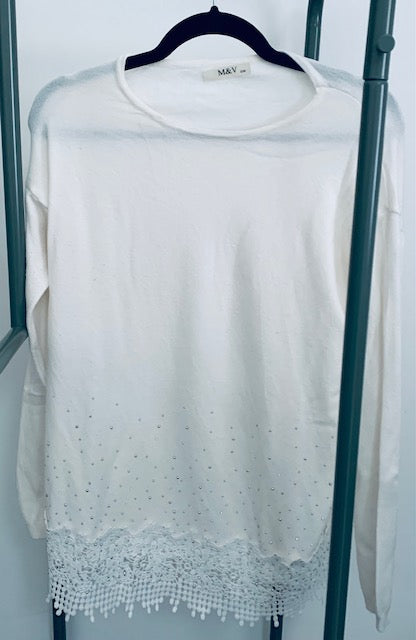 Square sweater with sequin decoration