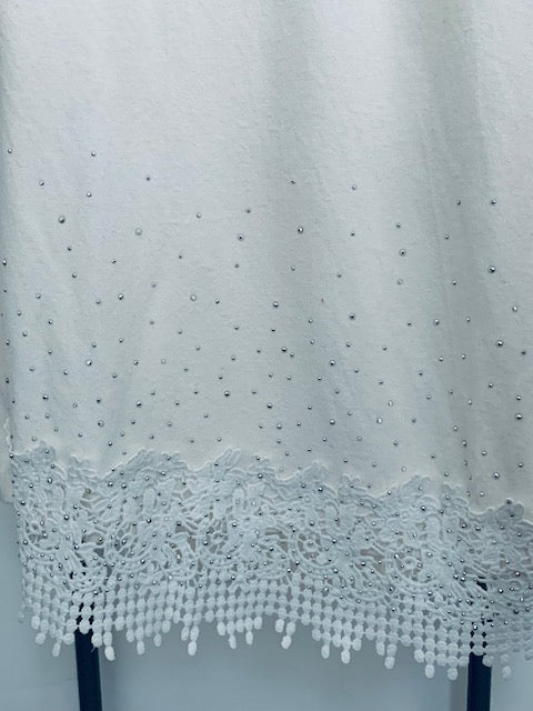 Square sweater with sequin decoration
