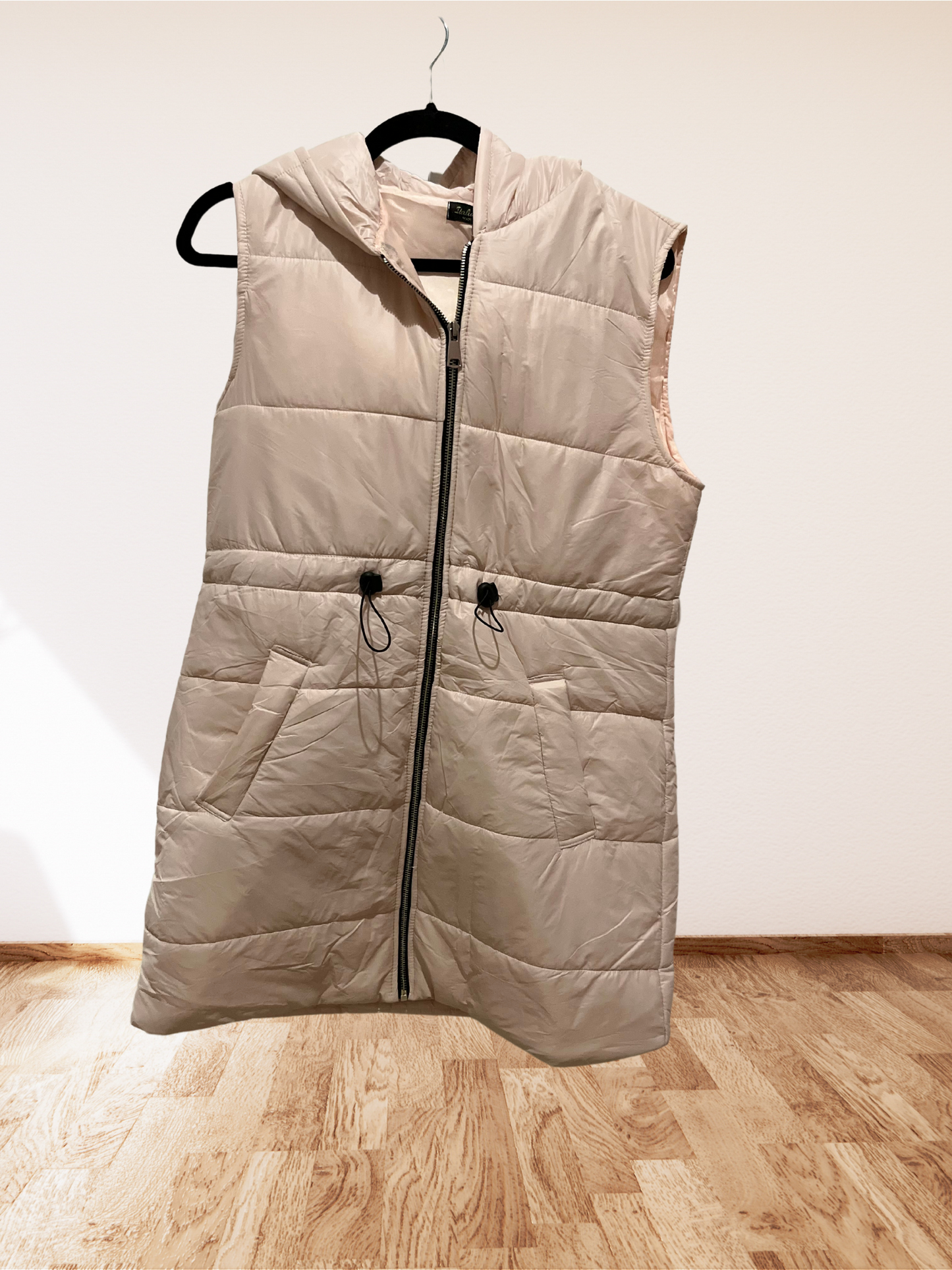 Sleeveless down jacket