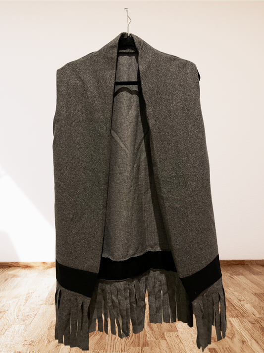 Warm vest with fringes