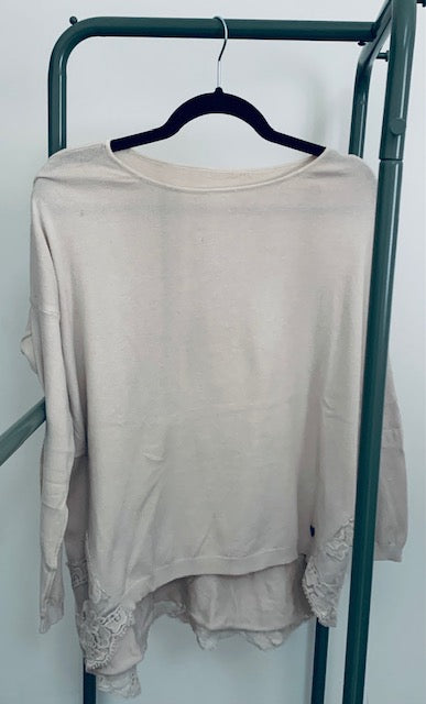 Quadratischer Spitzenpullover